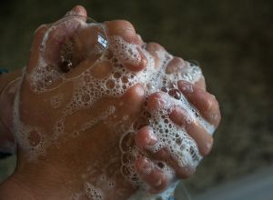wash child hands-ge818eb926_1920.jpg