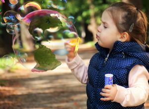 child-bubbles2217747_1920.jpg